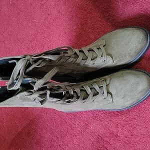 Green suede boots brand new size 9